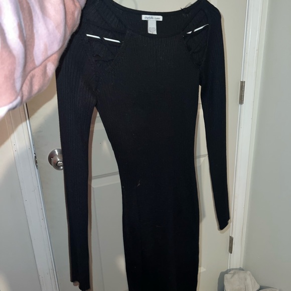 Tight Dress - Picture 2 of 3